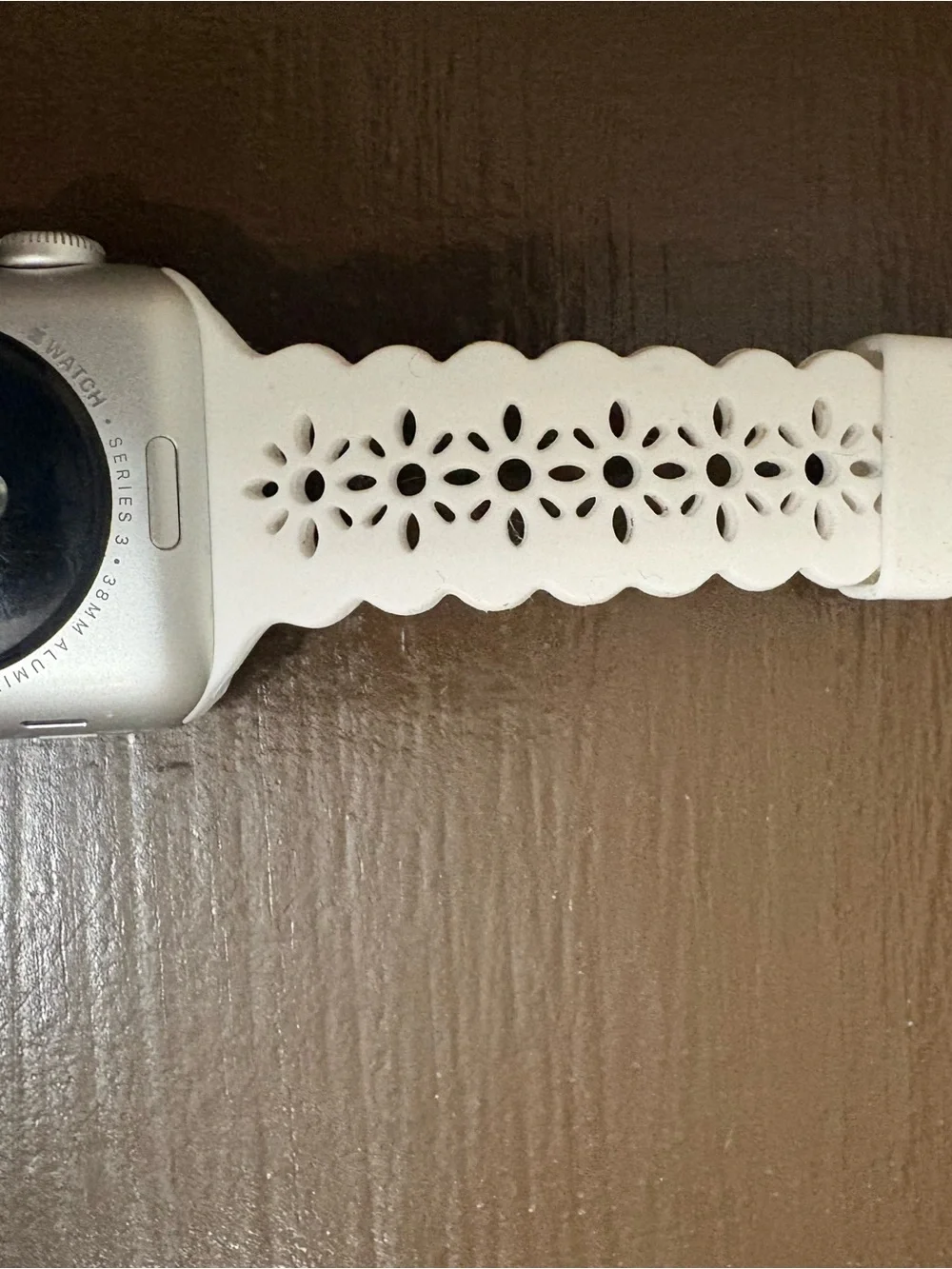 Apple Series 3. 38mm. Smartwatch, Silicone Band and Magnetic Charger.